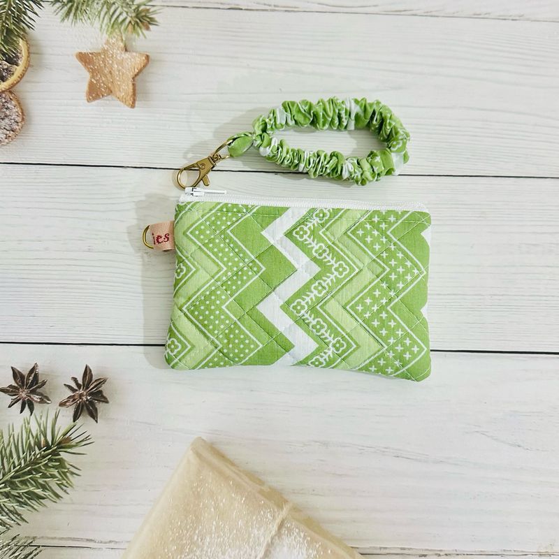Quilted Coin Purse with Scrunchie Keychain - Green Chevron