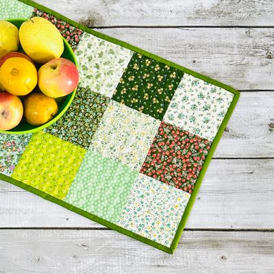 Green Floral Quilted Patchwork Table Runner, Classic Design Kitchen Table Topper Decor