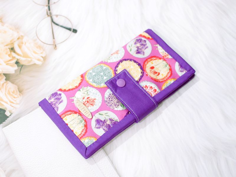 Women&#39;s Bifold Fabric Wallet - Purple Flower