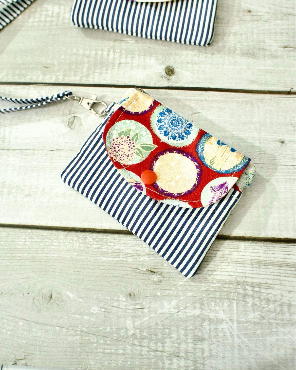 Red Floral Minimalist Wallet With Coin Pocket
