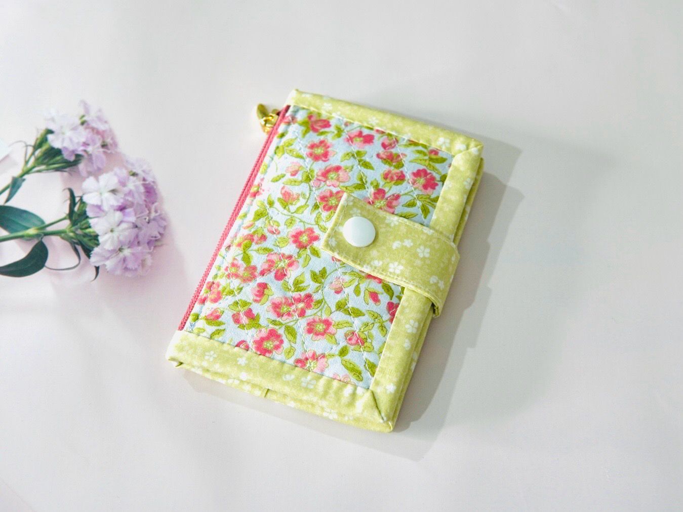 Minimalist Card Holder Wallet With Zipper Pocket - Green Floral
