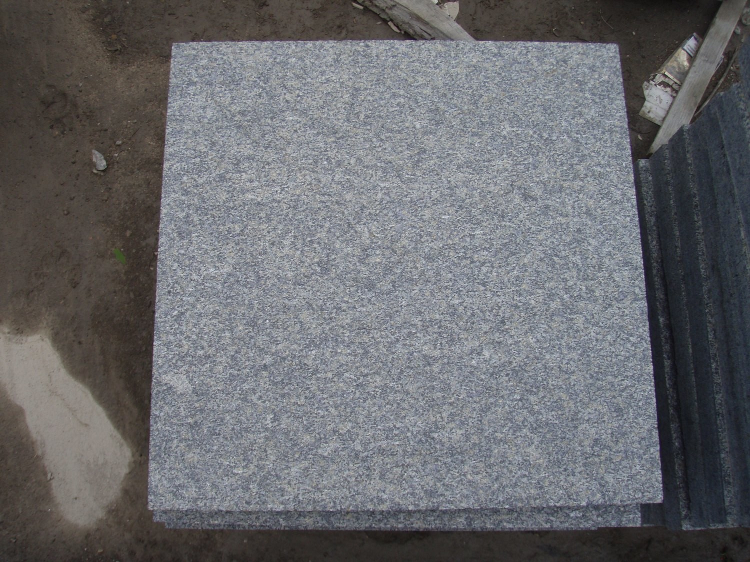 Black Gabbro flamed paving tiles 30x30x3 cm