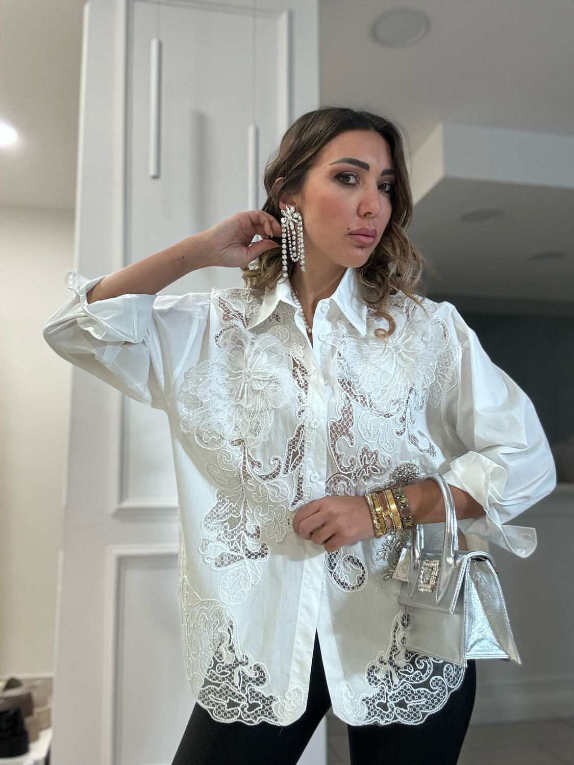 camicia con ricami