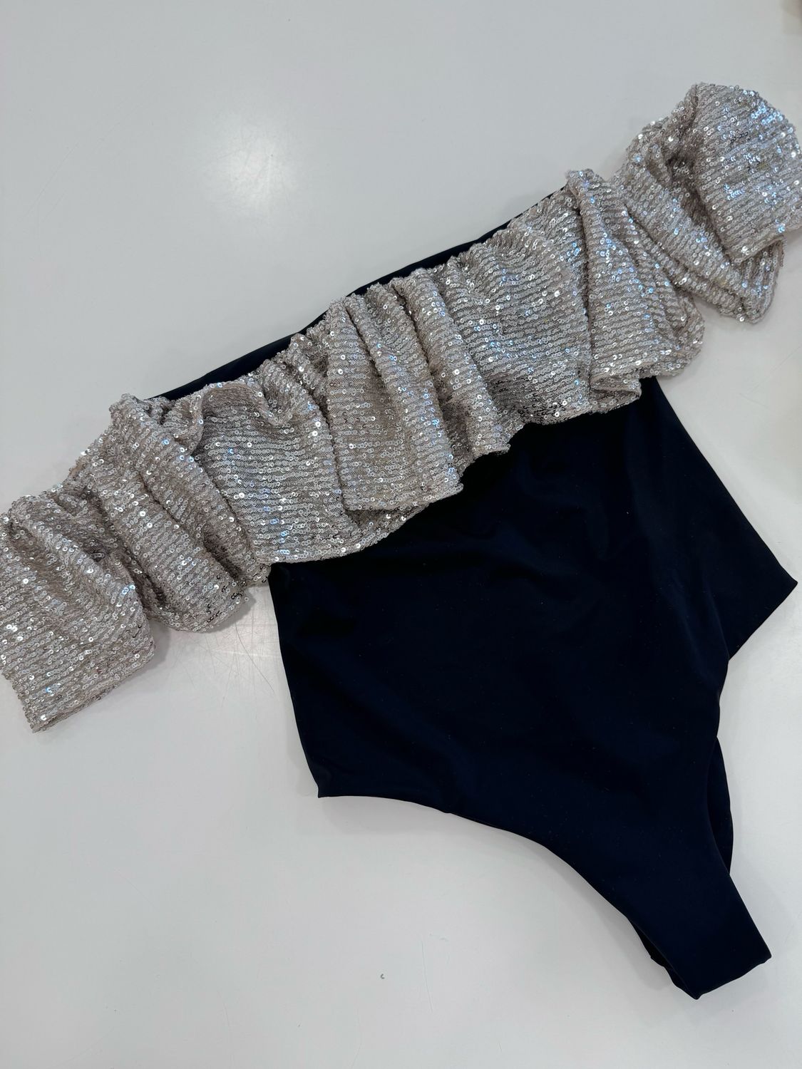 intero con balze paillettes