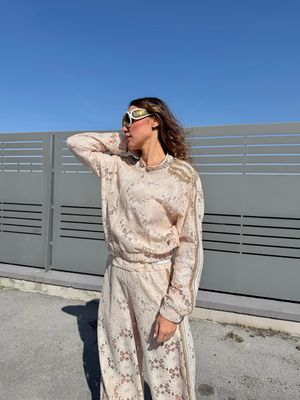 Tuta in pizzo con strass