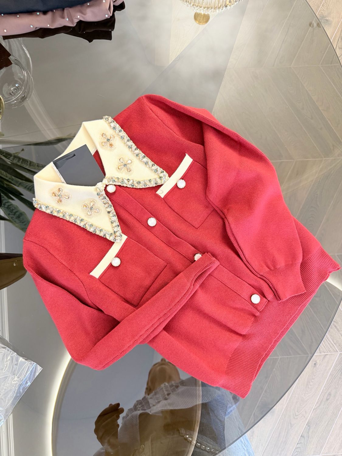 Pull con colletto ricamato