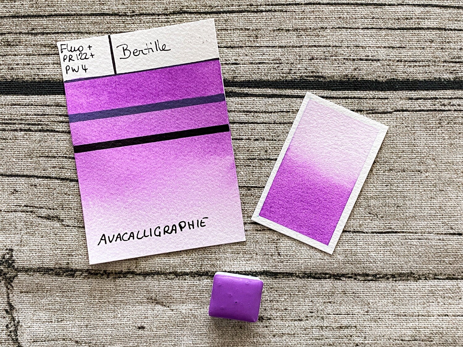 BERTILLE - Aquarelle violet clair artisanale fabriquée à la main à Paris