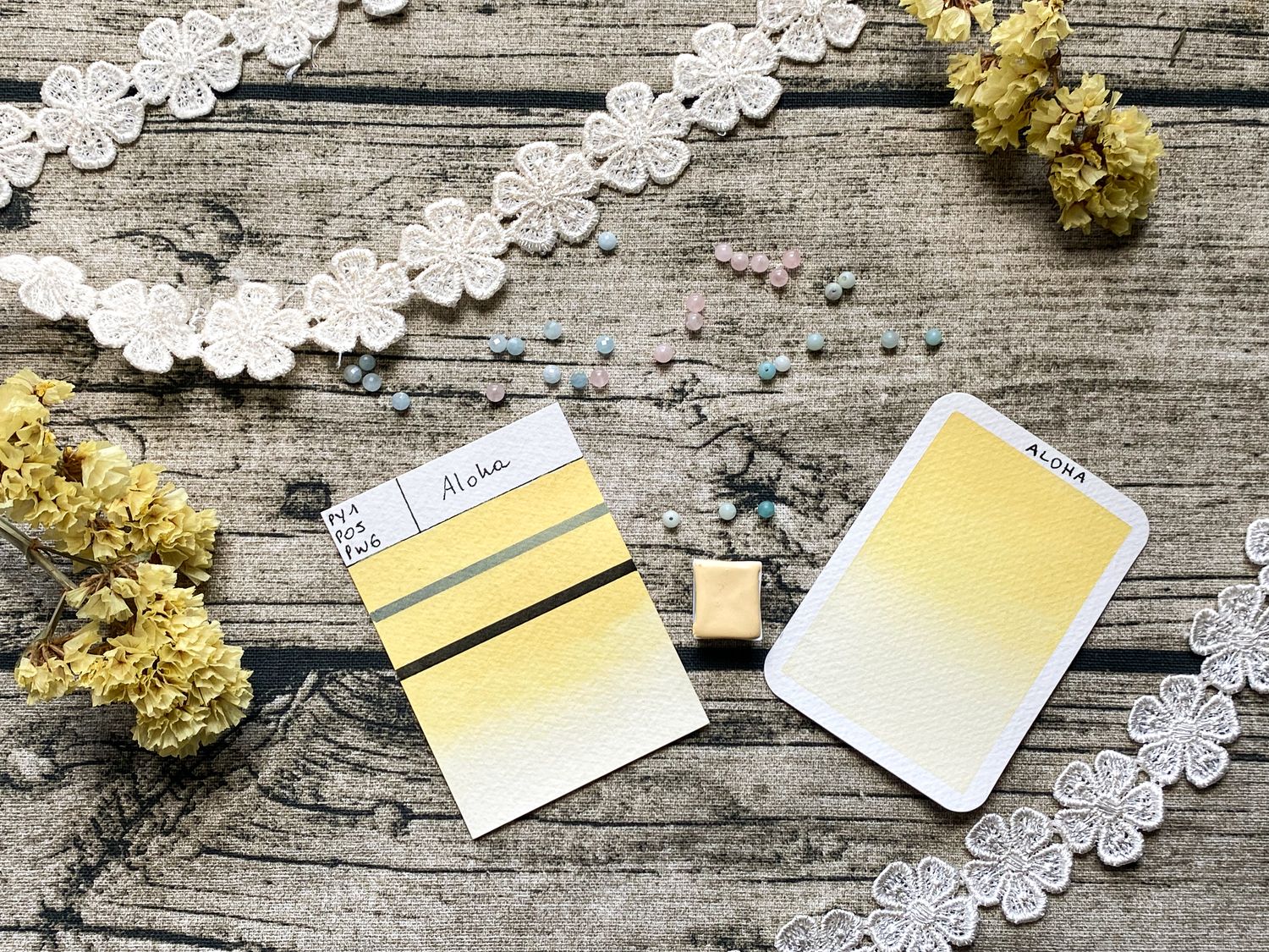 ALOHA - Aquarelle Jaune Pastel artisanale fabriquée à la main à Paris
