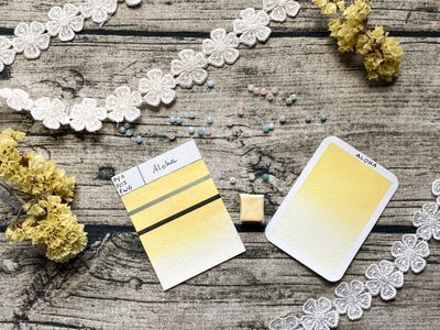 ALOHA - Aquarelle Jaune Pastel artisanale fabriquée à la main à Paris