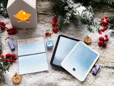 THOR - Aquarelle bleue irisée artisanale fabriquée à la main à Paris
