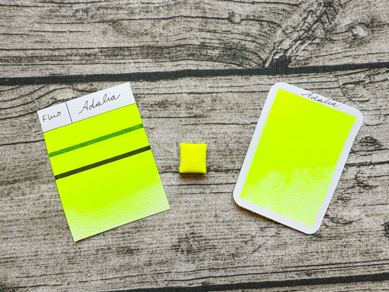 ADALIA : Aquarelle jaune artisanale fabriquée à la main à Paris