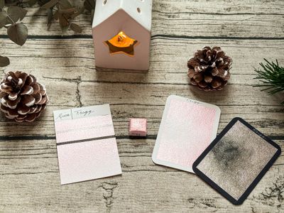 FRIGG  - aquarelle rose pâle irisée artisanale fabriquée à la main à Paris