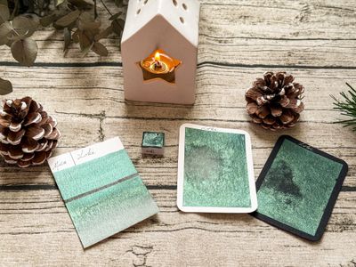 LOKI  - aquarelle vert foncé irisée artisanale fabriquée à la main à Paris