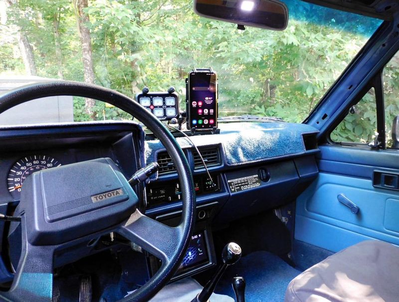 Toyota 84-89 phone mount base