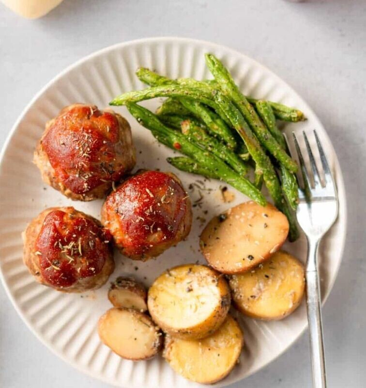 Meatloaf Meatballs w. Potatoes & Asparagus