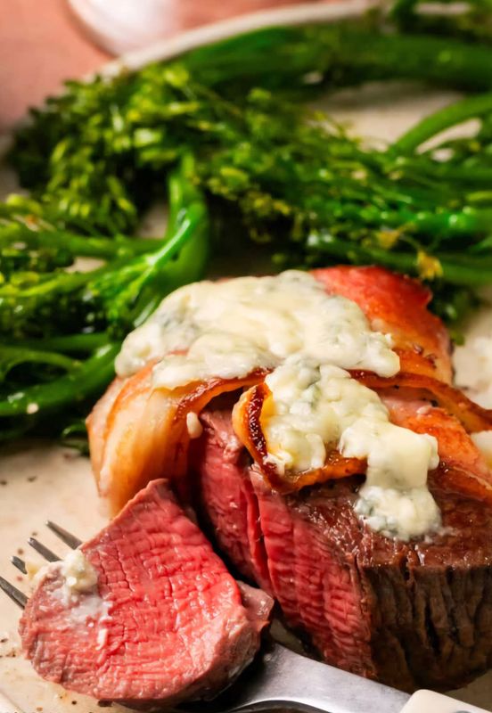 Bacon Wrapped Filet w. Asparagus