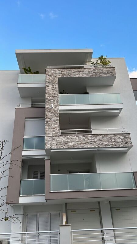 Parapetti anche con strutture in acciaio o alluminiò