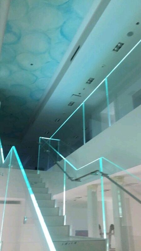 Scala in vetro con inserimento luci Led