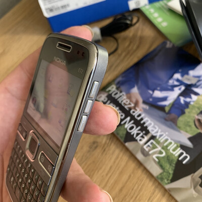 Nokia  E72 - Grau (Ohne simlock)  Gut Erhalten