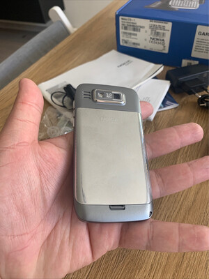 Nokia  E72 - Grau (Ohne simlock)  Top Zustand