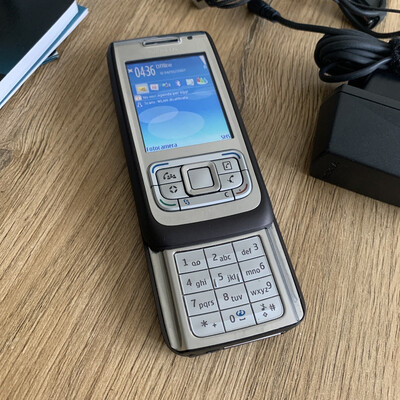 Nokia  E65 - Mocca- Silber Top Zustand