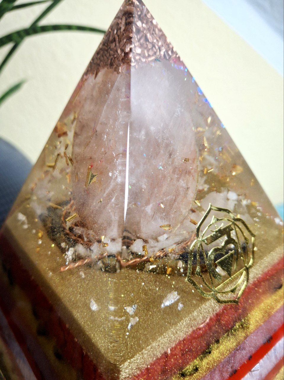 ? Orgonit Pyramide ?   EDDA - Die Hüterin des Erbes - Die Kämpferin, die ihr Gut Schützende, die Weise -