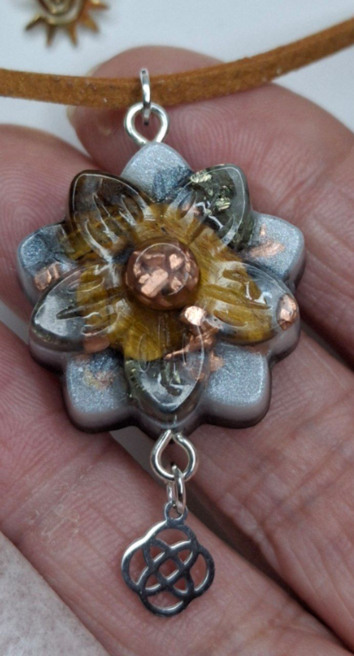 ?Orgonit-Blumen-Amulett?         Mut &Schutz