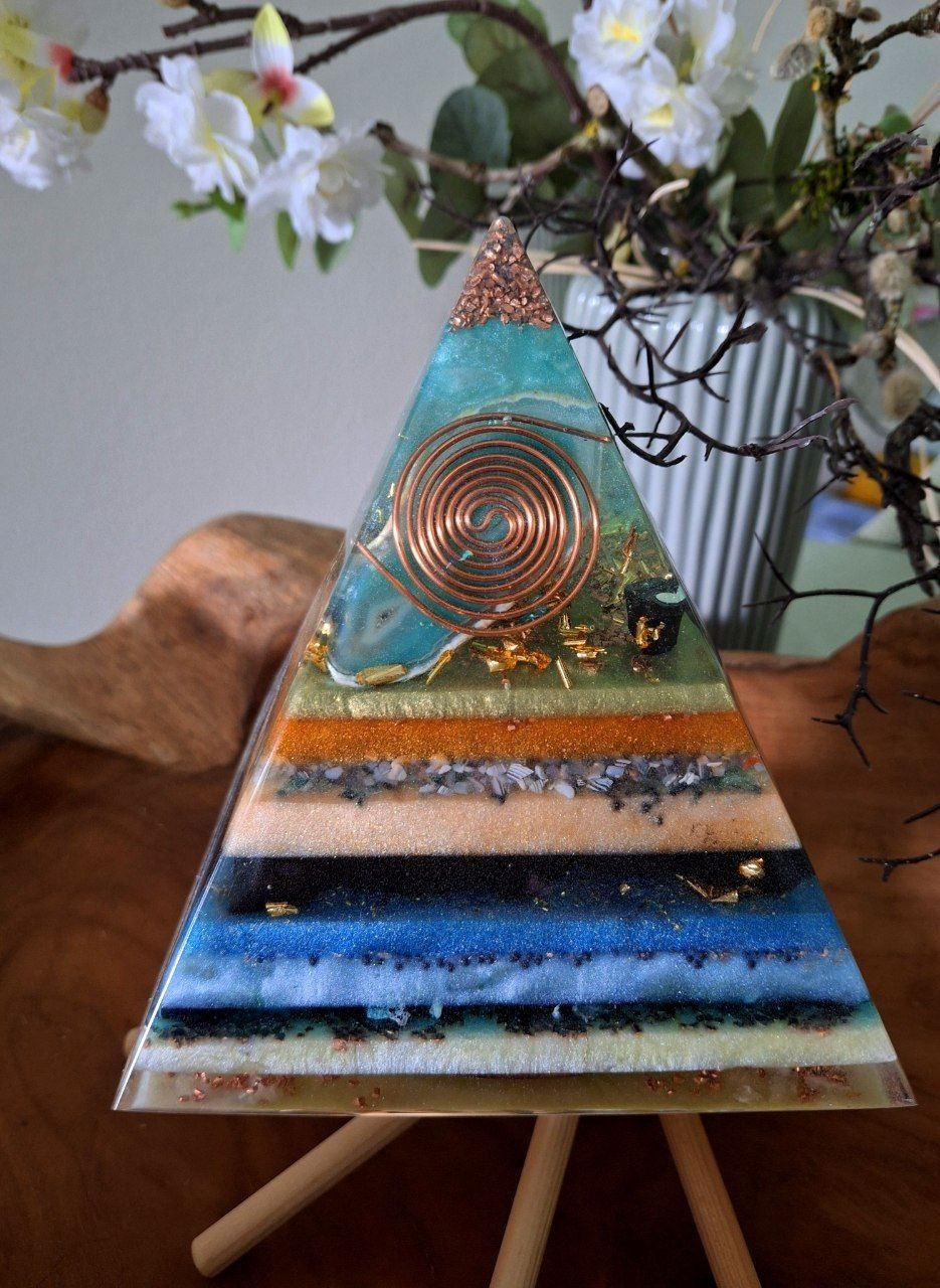 Orgonit-Pyramide ?? Hüter der Elemente??