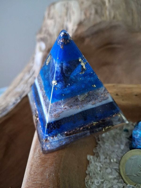 Orgonit Pyramide ? Stärke, Klarheit, Ausdauer Orgonit Pyramide ? Stärke, Klarheit, Ausdauer
