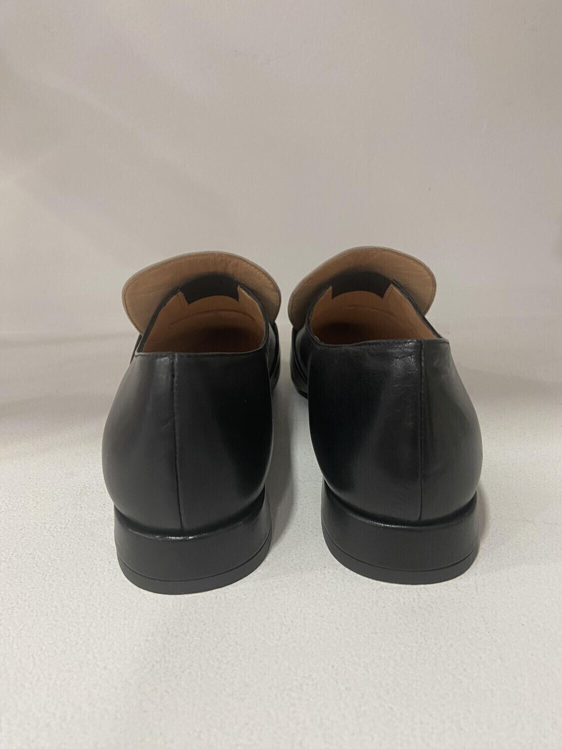MOCASIN PIEL COMBINADO NEGRO COPETE BEIGE