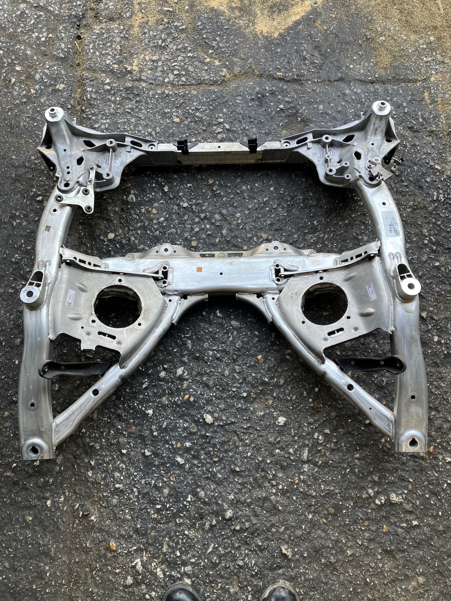 BMW G12,6861106 Cross Member Front Sub Frame Genuine Used Product Genuine Product used