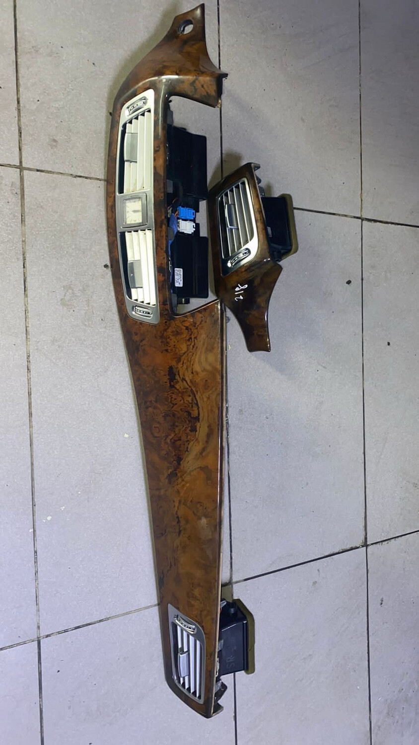 MB 218  CLS  DASHBOARD CENTER WOOD TRIM