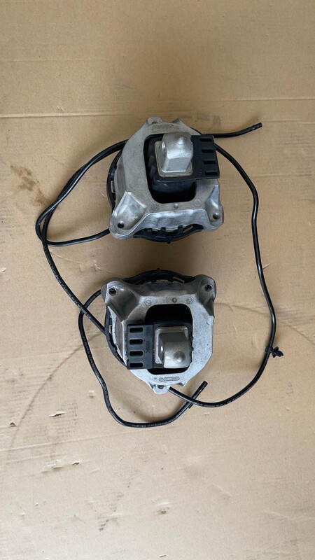 BMW X5 G05 SIDE ENGINE MOUNT 6890834 6890831