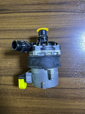 A0005003286 Additional Water Pump original W177 V177 W247 Etc Genuine Product used
