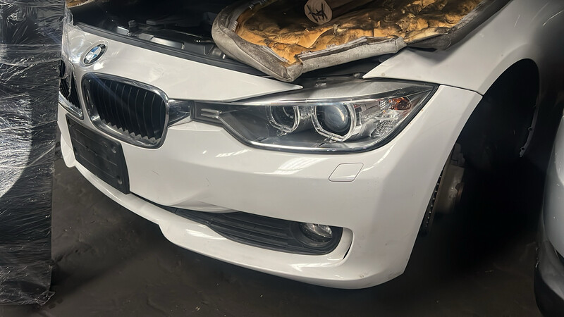 Bmw 320D 2012 F30 xenon front end with fender and hood 