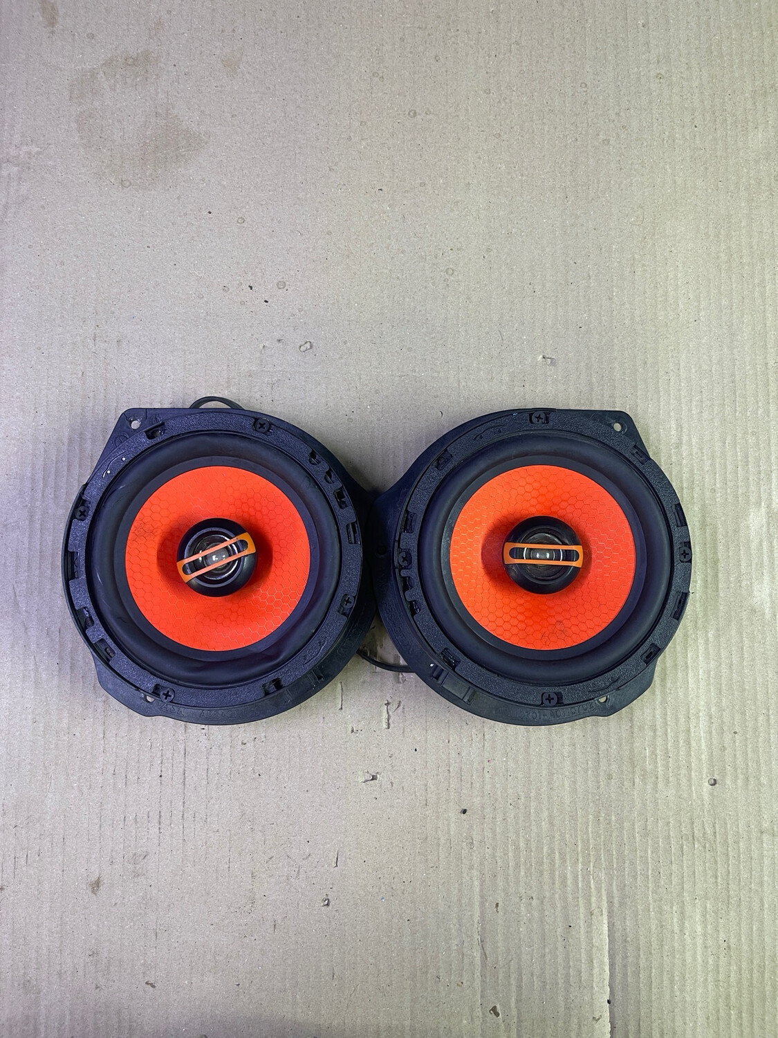 Carwales speaker front w204