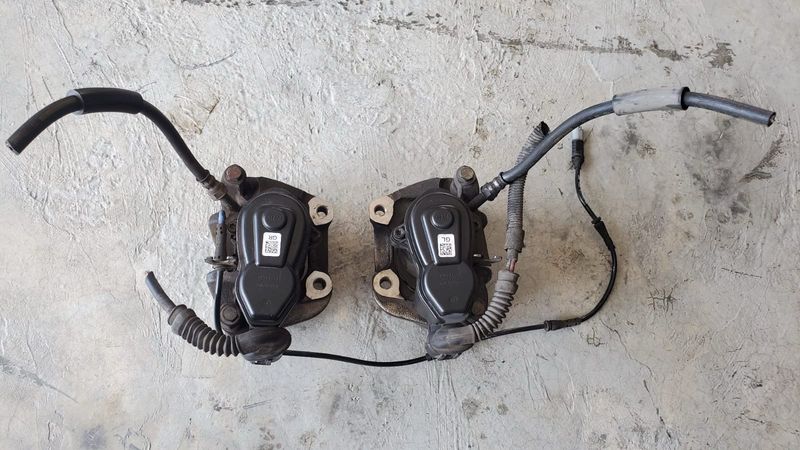 Bmw 5 series F10 brake actuator pairs with calipers 2012-2015 Genuine Product used