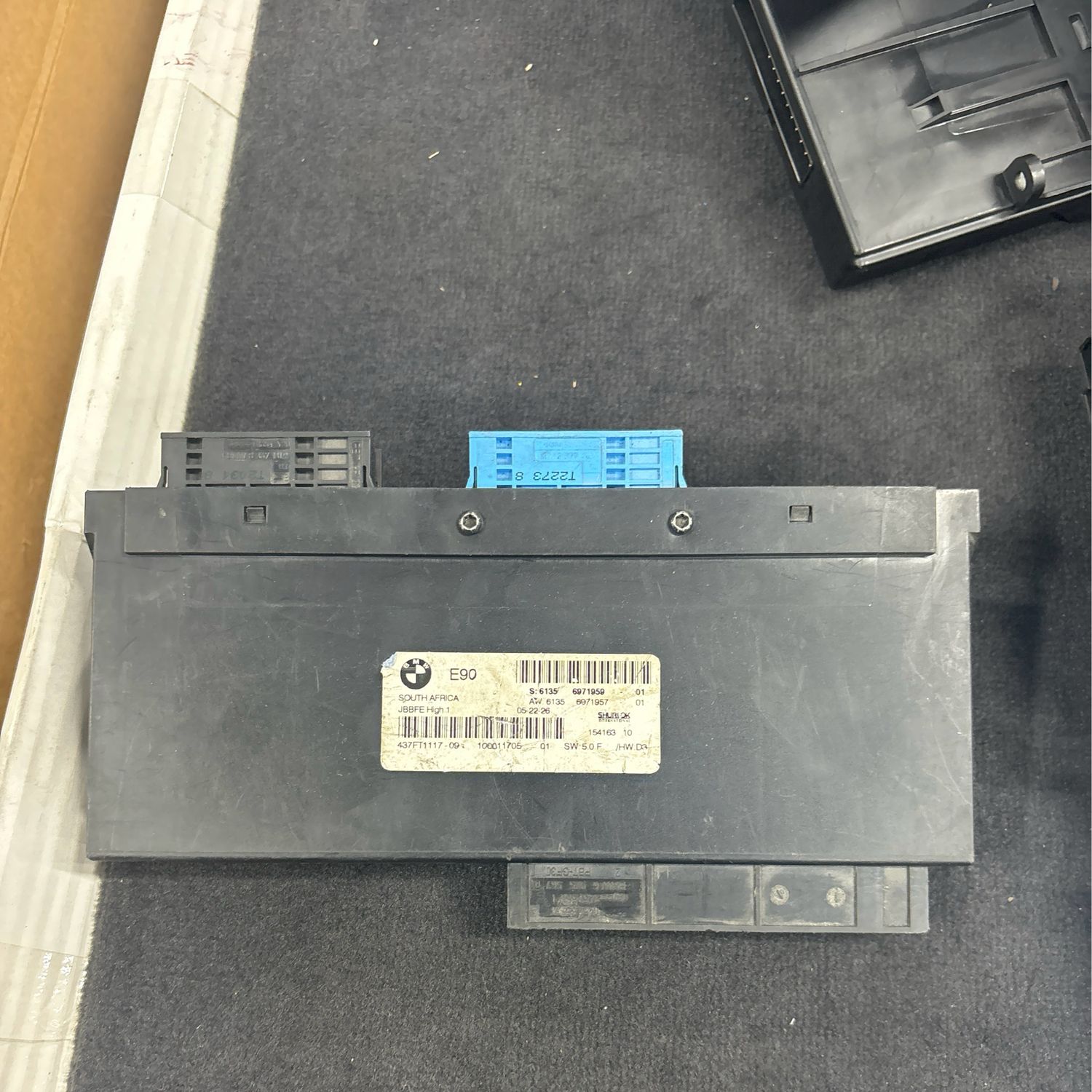 6971959 E90 junction box bmw