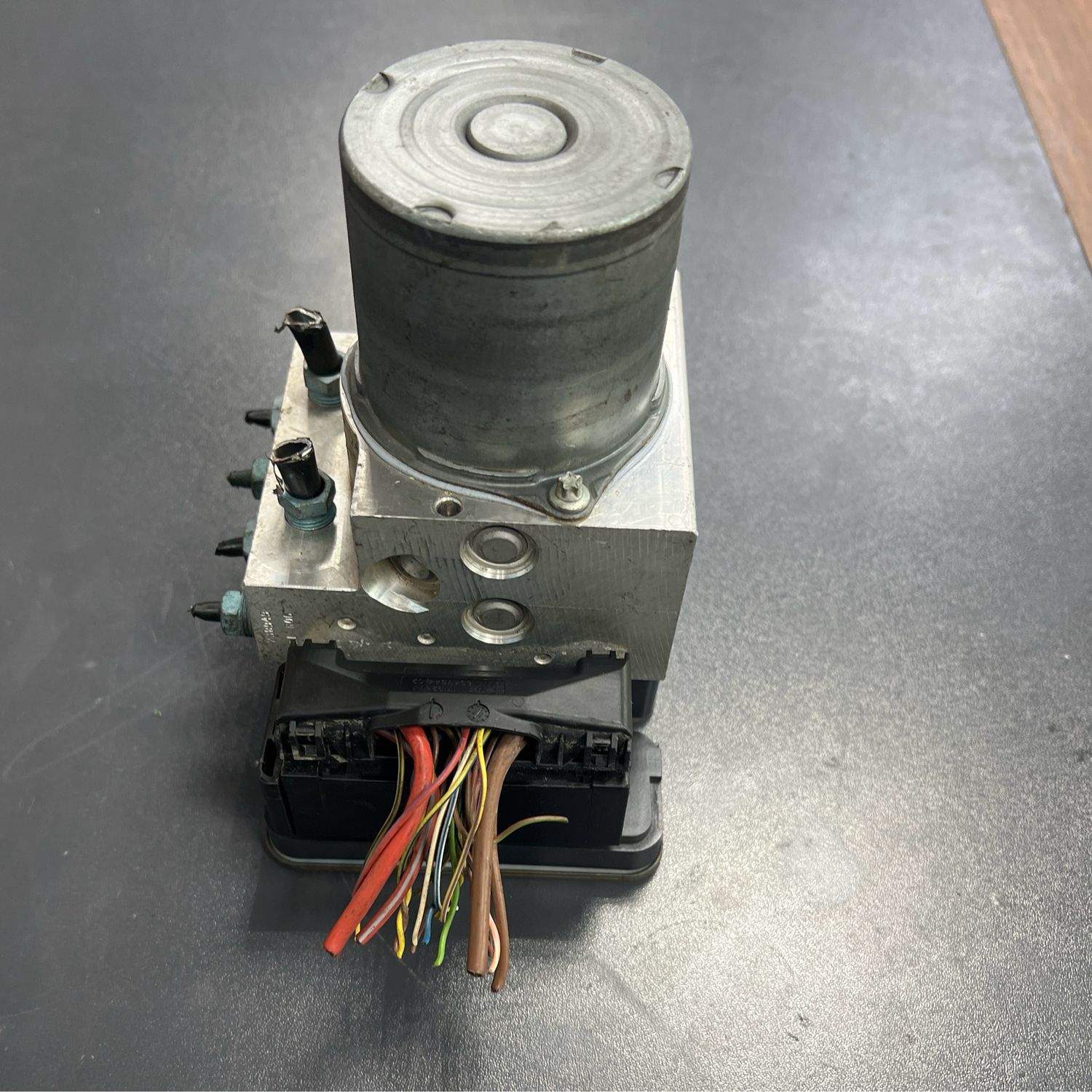 BMW F15 F16 ABS PUMP 6884729 Genuine Product used