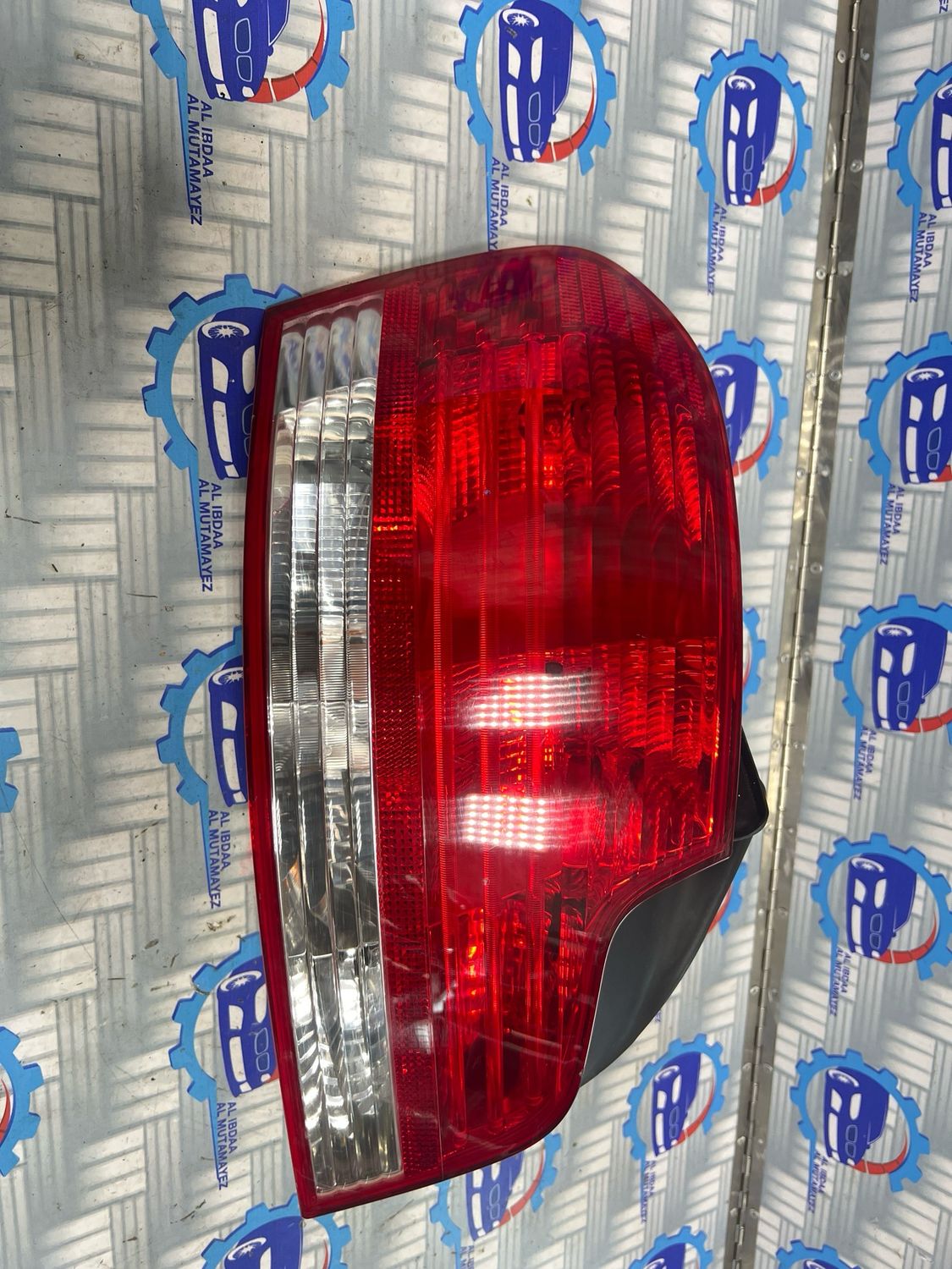 Bmw 1 series E88 2007 - 2013 rear left side outer tail light 4869809