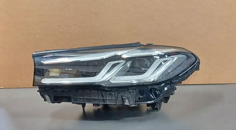 BMW G30,5 Series Head Light LED Left Side 9850585 Genuine Product used