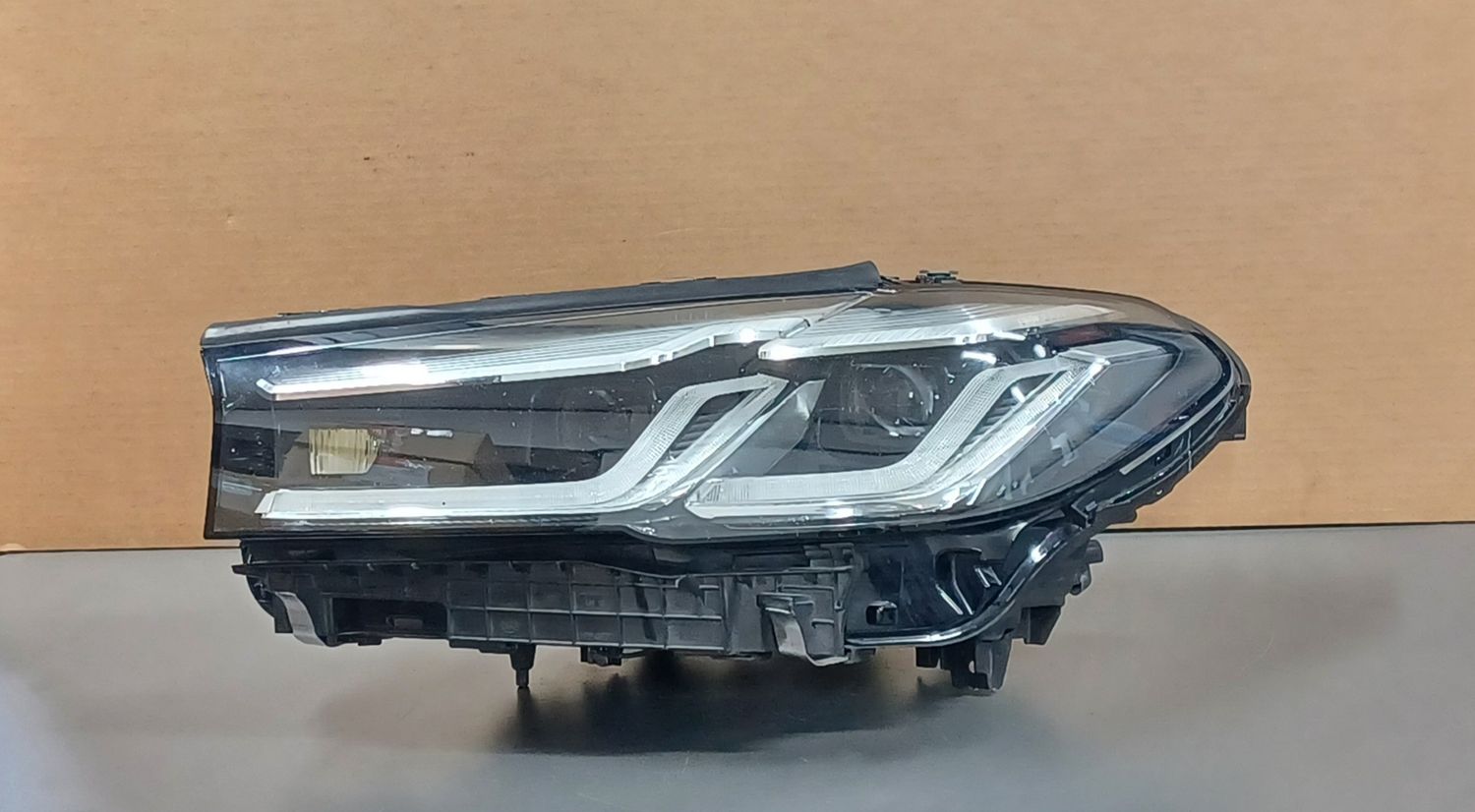 BMW G30,5 Series Head Light LED Left Side 9850585 Genuine Product used