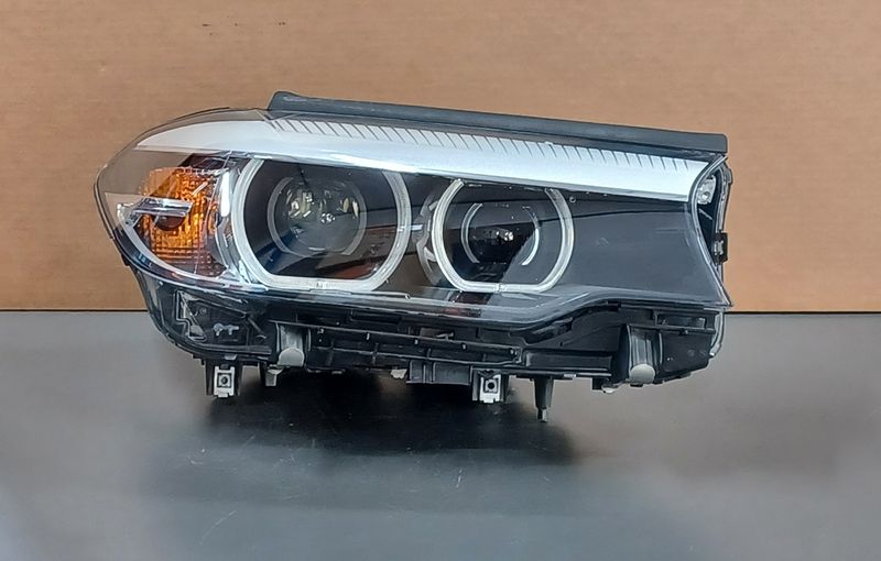 BMW G30 Head Light LED Right Side 7458884 Genuine Product used item