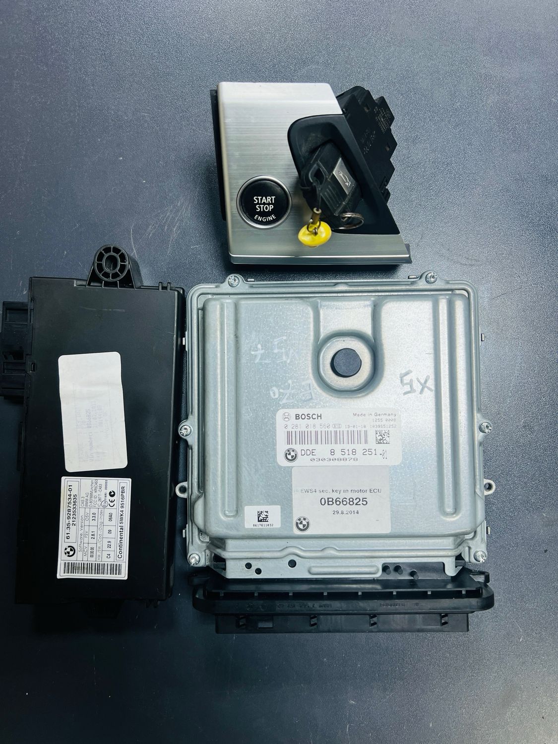 BMW X5 3.0D E70 N57 ENGINE CONTROL ECU UNIT SET 8518251