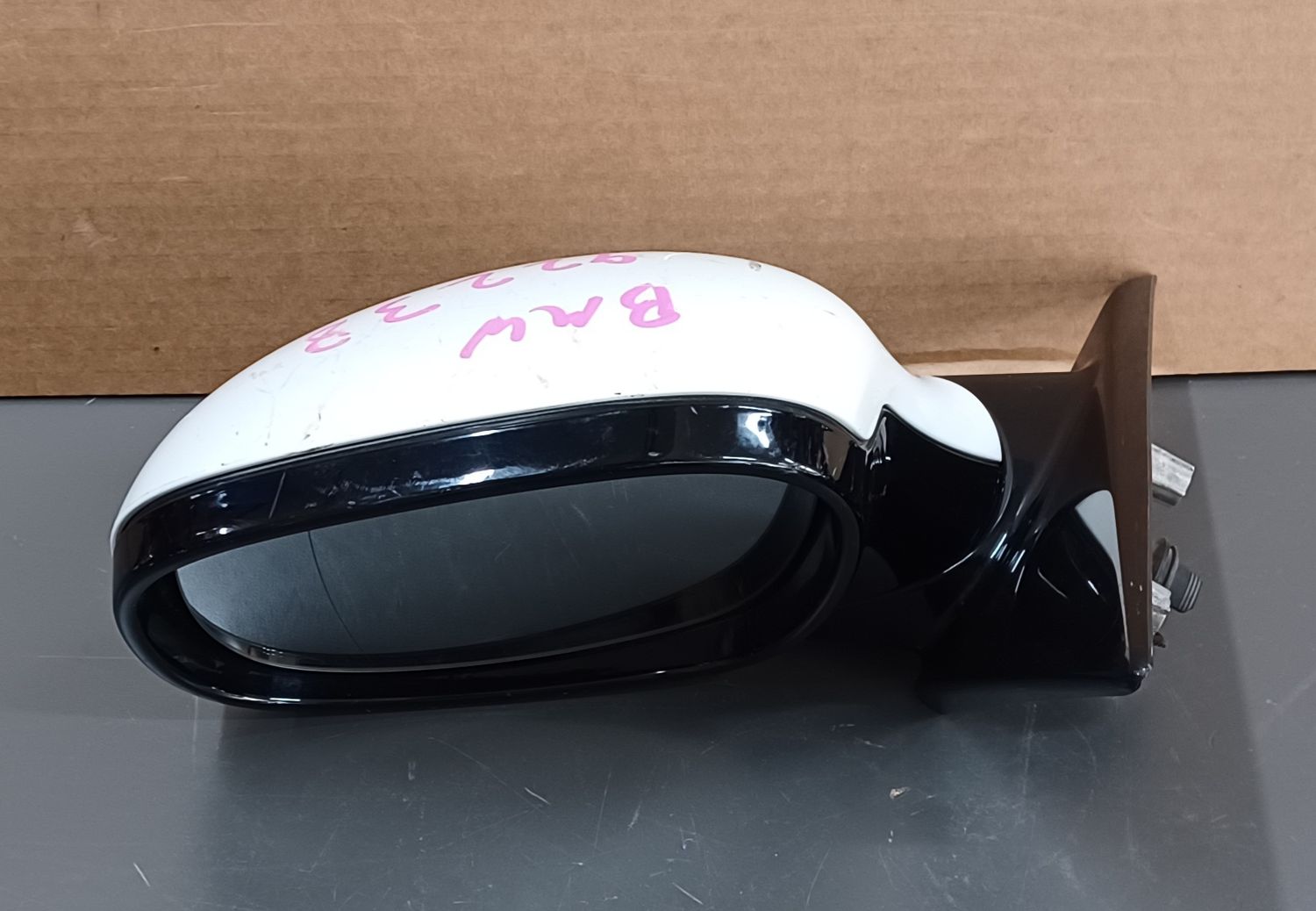 BMW E90 Side Mirror Left Side White Colour Foldable Type Genuine Product used