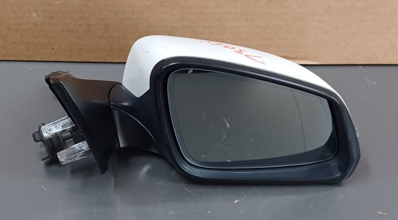 BMW F01 Side Mirror Right Side White Colour Foldable type with camera and Signal light Genuine Product used