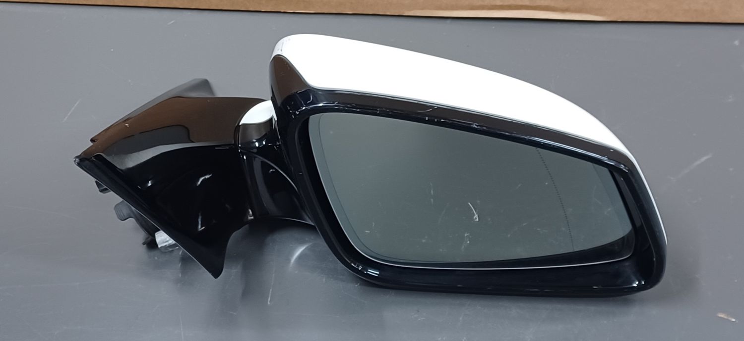 BMW F10 Side Mirror Right Side White Colour Foldable Type Genuine Product used