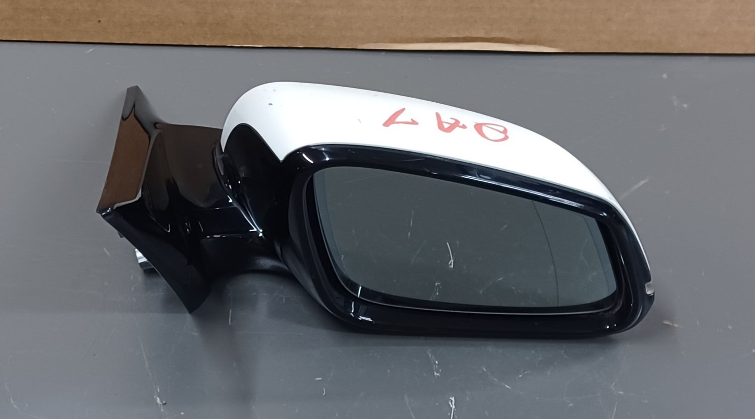 BMW F34 Side Mirror Right Side White Colour Foldable Type and Signal Light Genuine Product used