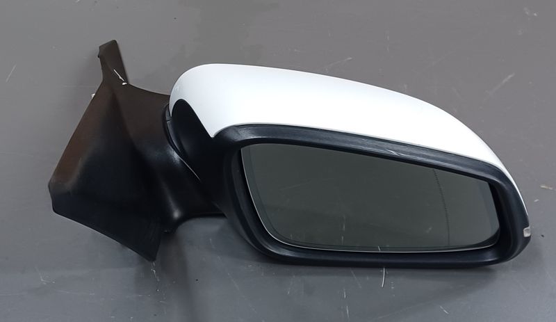 BMW F20 LCi 2015 Side Mirror Right Side White Colour Foldable type with signal Light Genuine Product