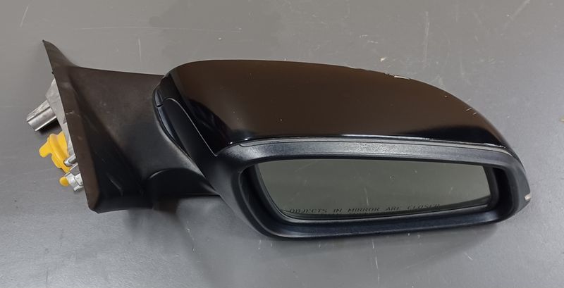 BMW F30 Side Mirror Right Side Black Colour Foldable Type With Signal Light Genuine Product used